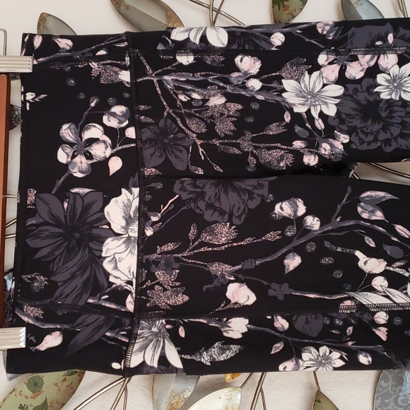 Victoria's Secret Floral Leggings Size 4 - Picture 2 of 7